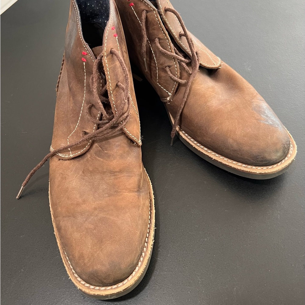 Penguin men’s Chukka Boot. Leather upper. SZ 8